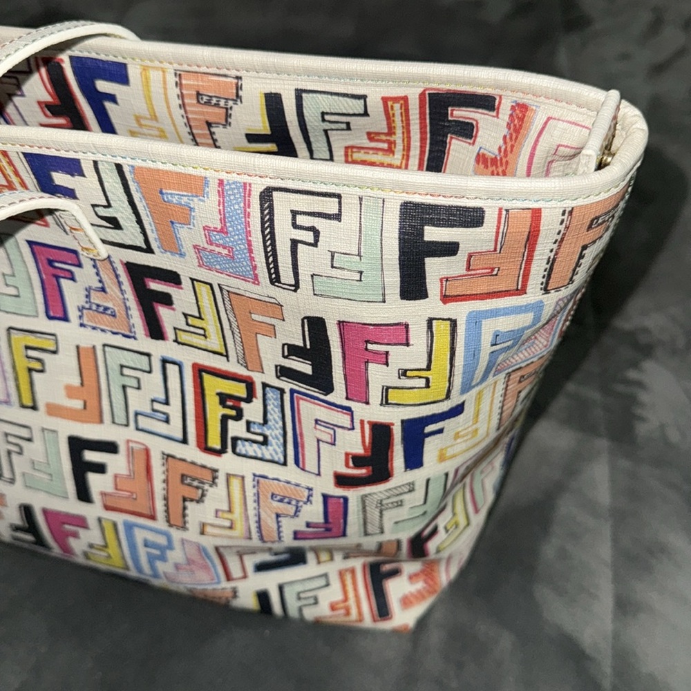 Preloved Fendi tote large multicolor excellent condition 15”X 10” - Picture 4 of 15